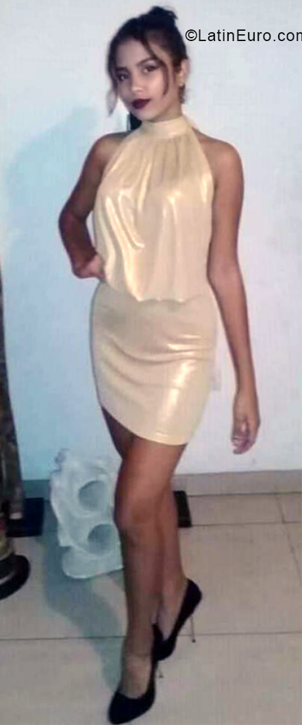 Date this good-looking Venezuela girl Vanessa from Valencia VE3407