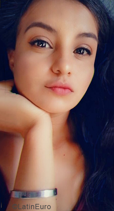 Date this good-looking Mexico girl Stephanie from Puerto Vallarta MX2017