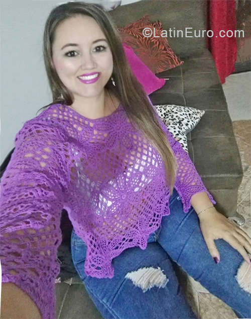Date this voluptuous Colombia girl Marcela from Cali CO28310