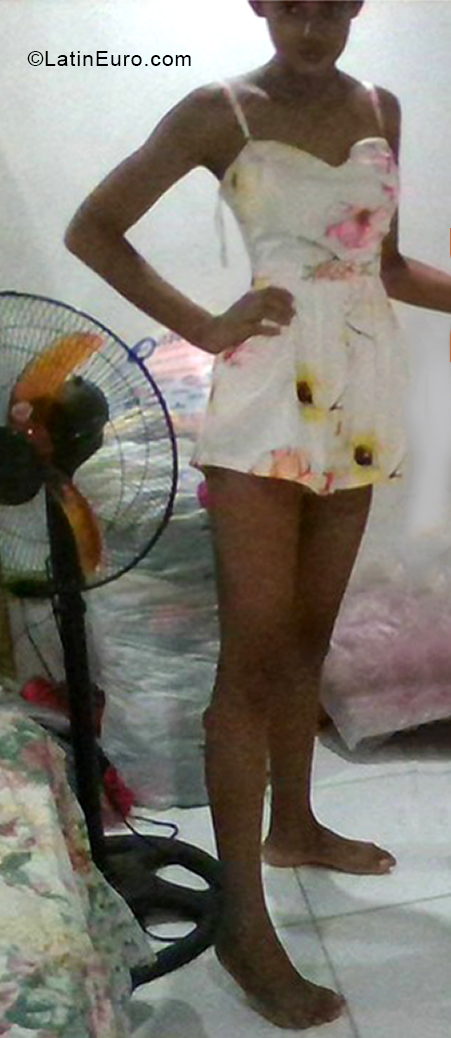 Date this beautiful Dominican Republic girl Escarlett from Santo Domingo DO38616