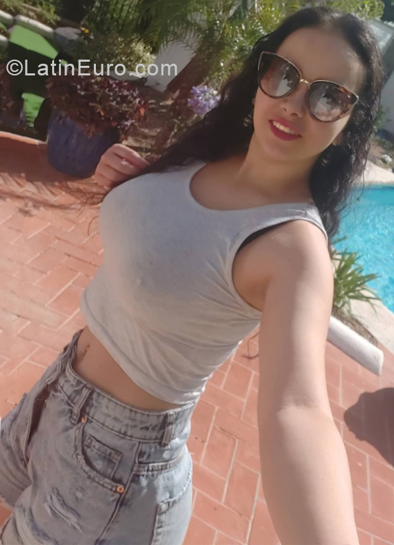 Date this athletic Colombia girl Lizz from Pereira CO28324