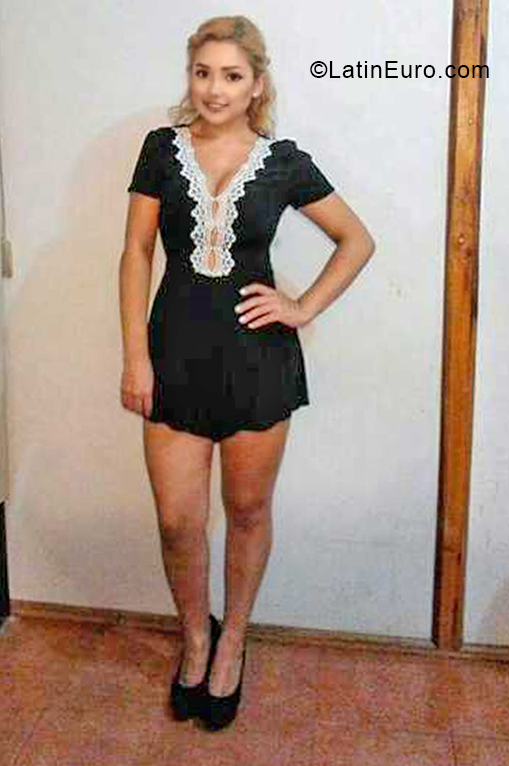 Date this happy Colombia girl Valeria from Cali CO30511