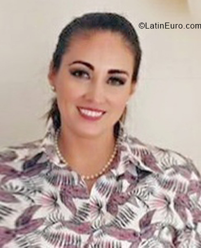 Date this hard body Colombia girl Lili from Ibaque CO28339