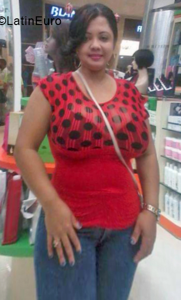 Date this voluptuous Dominican Republic girl Guillermina from Santo Domingo DO40201