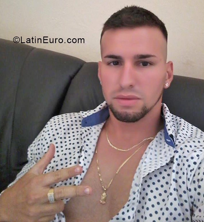 Date this hot Chile man Angel from Lautaro CL192