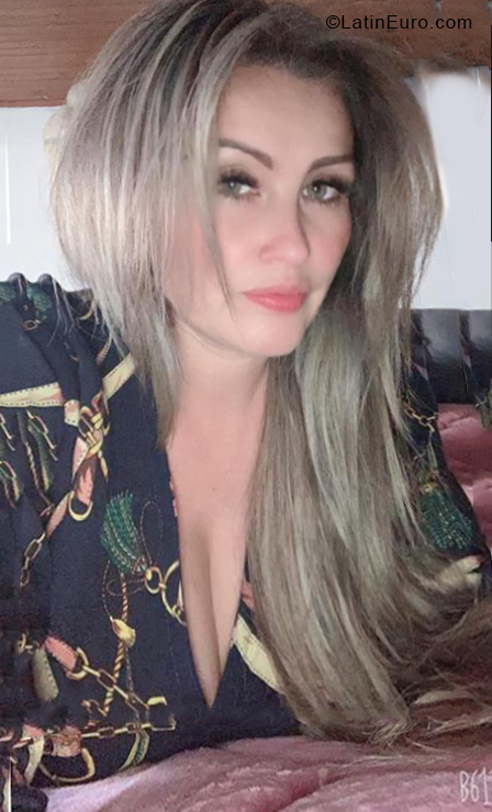 Date this foxy Colombia girl Pilar from Bogota CO28366