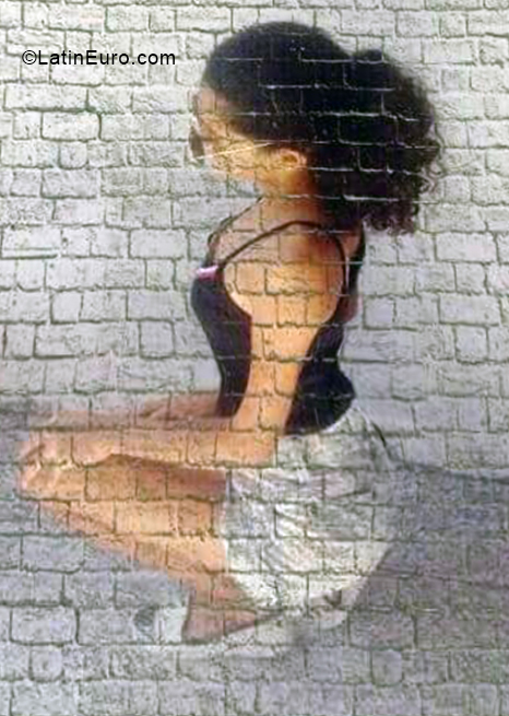 Date this happy Brazil girl Sara from Goiania BR11228