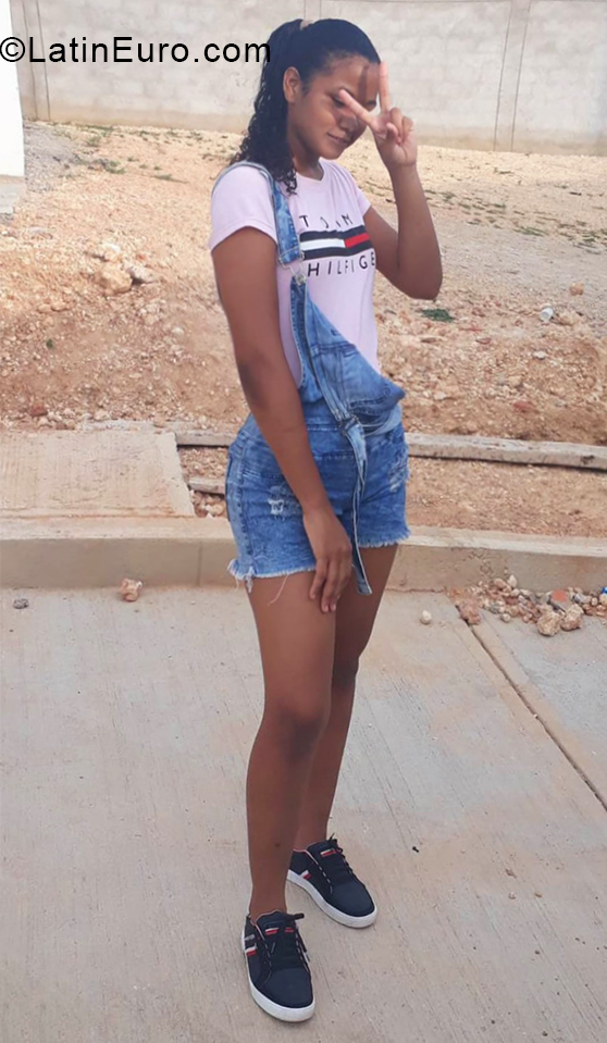 Date this stunning Colombia girl Naleth from Cartagena CO28448