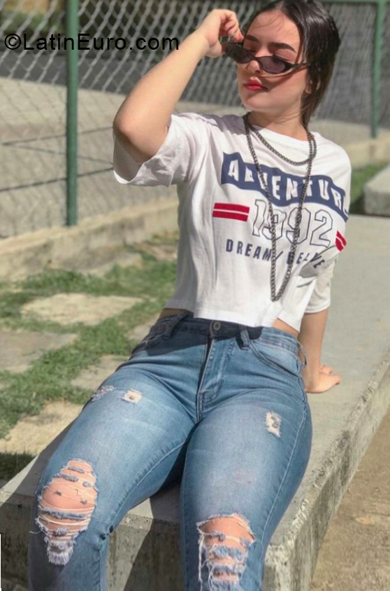 Date this happy Venezuela girl Milena from Barquisimeto VE3463