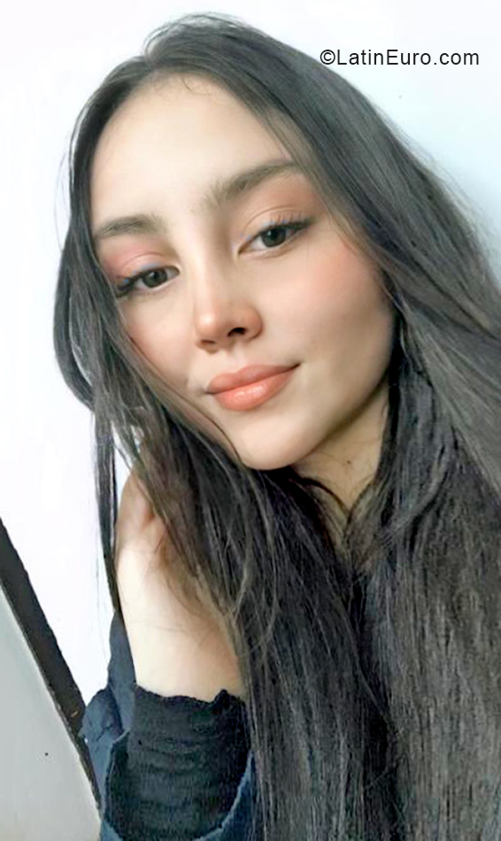 Date this lovely Colombia girl Juli from Bogota CO29706