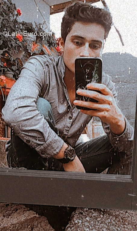 Date this good-looking Colombia man Javier from Malaga CO28519