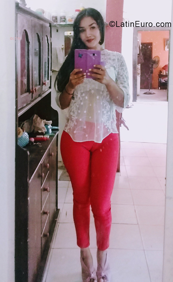 Date this voluptuous Venezuela girl Magley from San Cristobal VE3482