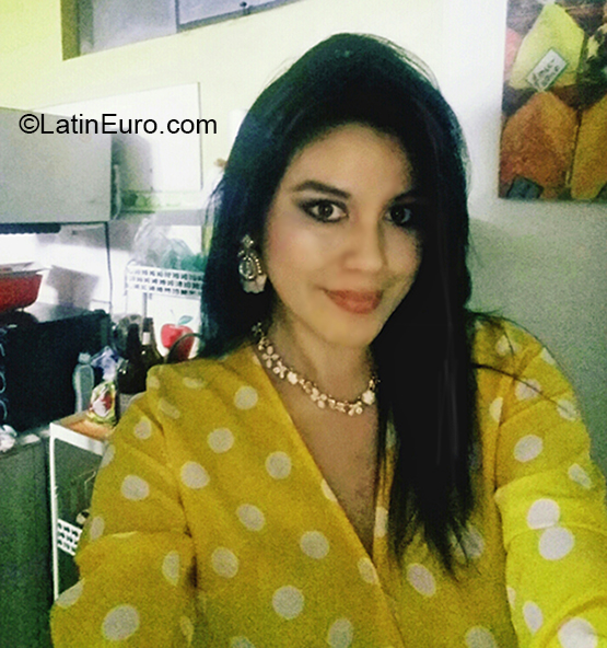 Date this sultry Peru girl Ivonne from Lima PE1669