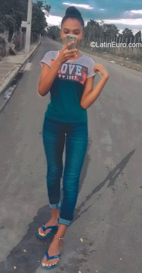 Date this tall Dominican Republic girl Gabriela from Sanchez Ramires DO38817
