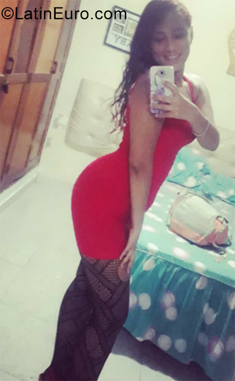 Date this foxy Colombia girl Yuliana from Cartagena CO28683