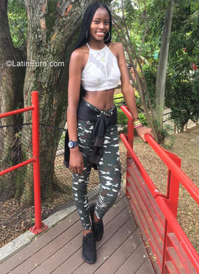 Date this sultry Colombia girl Karla from Medellín CO28695