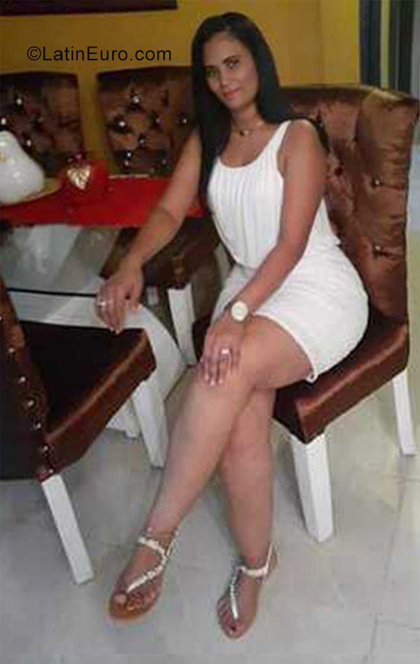 Date this voluptuous Dominican Republic girl Maricely from Santiago DO38867