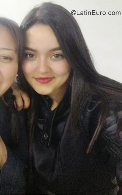 Date this lovely Colombia girl Stefania from Bogota CO28745