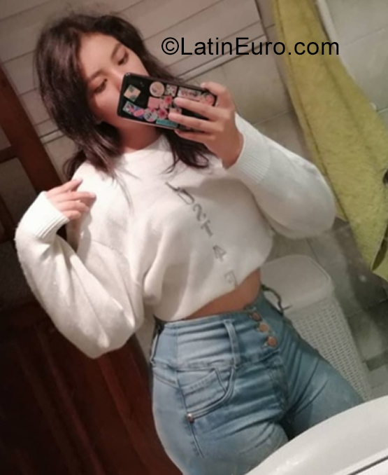 Date this sensual Ecuador girl Cristina from Quito EC633