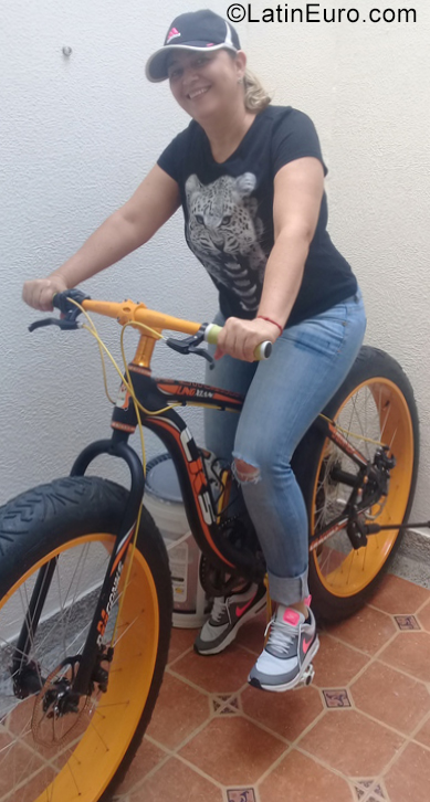 Date this sultry Colombia girl Maria from Pereira CO28752