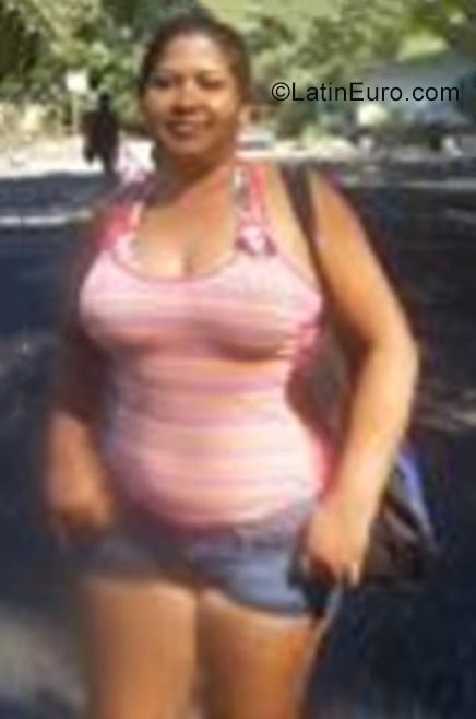 Date this nice looking Venezuela girl Yeila from Los Pijiguaos VE3545