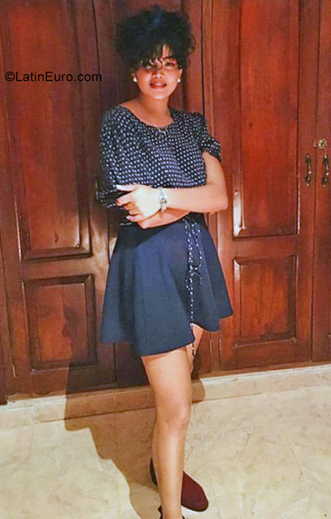 Date this good-looking Dominican Republic girl Dania from Santo Domingo DO38907