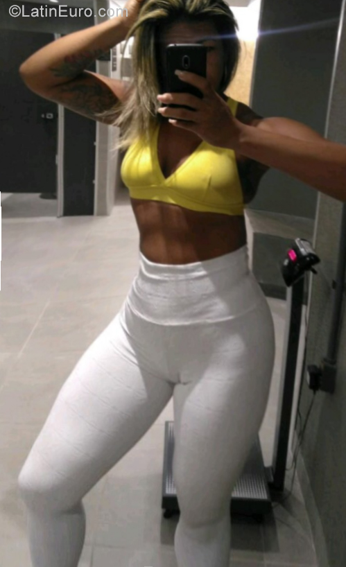 Date this nice looking Brazil girl Juliana from Salvador BR12414