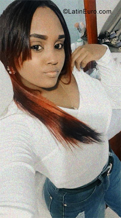 Date this happy Dominican Republic girl Yenibel from Santo Domingo DO38922
