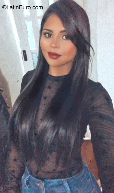 Date this young Colombia girl Angi from Bogota CO28969