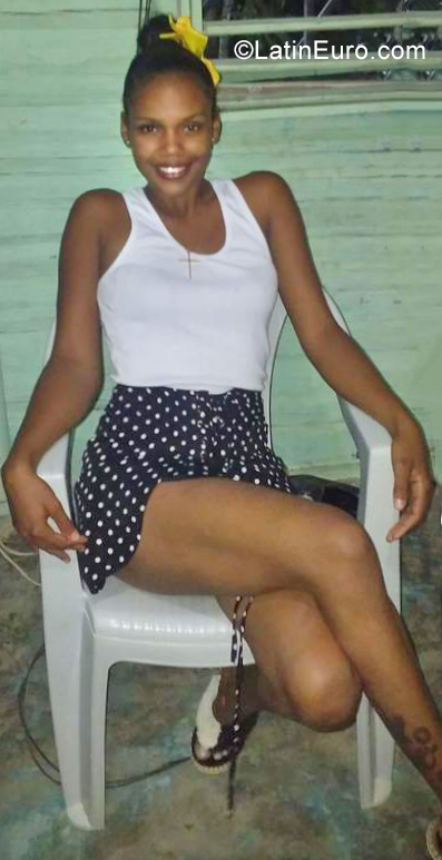 Date this foxy Dominican Republic girl Yona from Santo Domingo DO39100