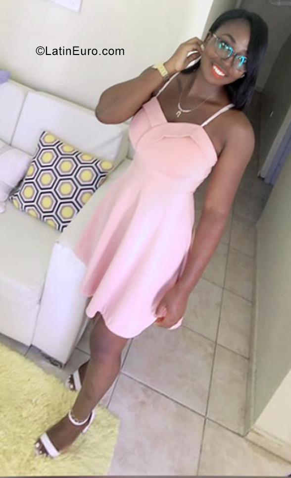 Date this voluptuous Dominican Republic girl Maria estela from La Vega DO39160