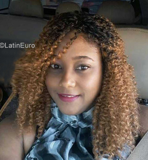 Date this voluptuous Dominican Republic girl Mercedes from Santo Domingo DO39187