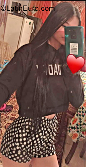 Date this voluptuous Venezuela girl Jenifer from Bolivar VE3671