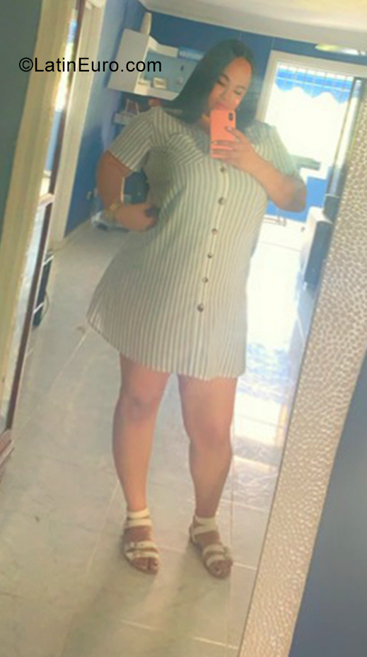 Date this voluptuous Dominican Republic girl Samantha from Santo Domingo DO39228