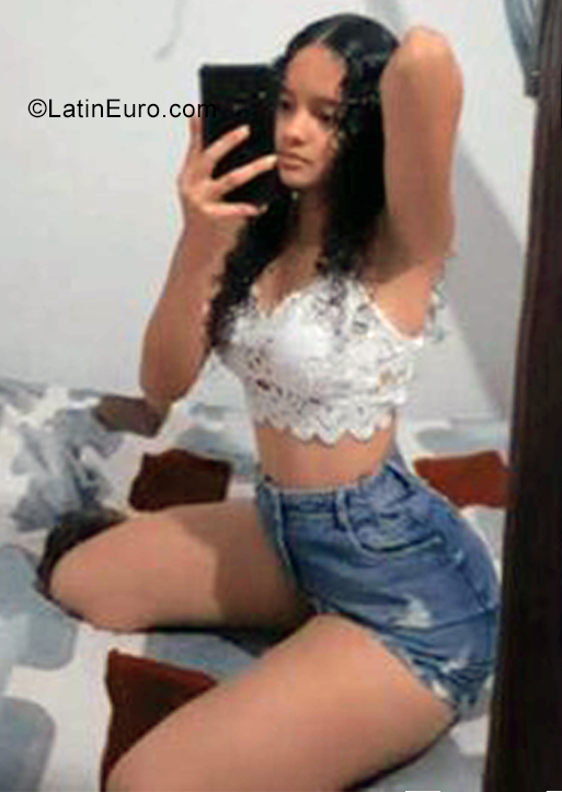 Date this charming Colombia girl Valeria from Bogota CO29254