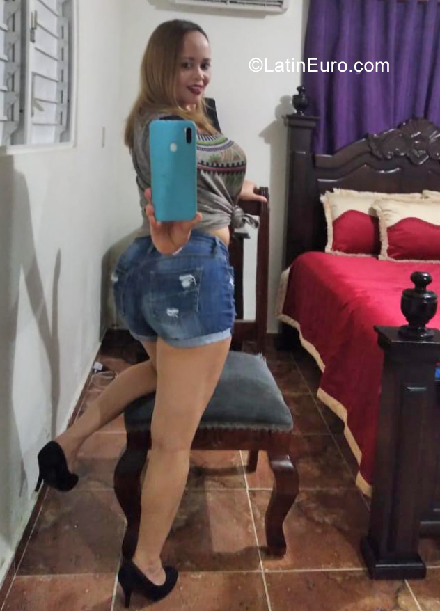 Date this tall Dominican Republic girl Johanny from Santo Domingo DO39245