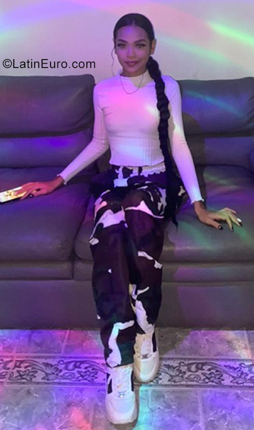 Date this attractive Colombia girl Susana Martnez from Cartagena CO29301