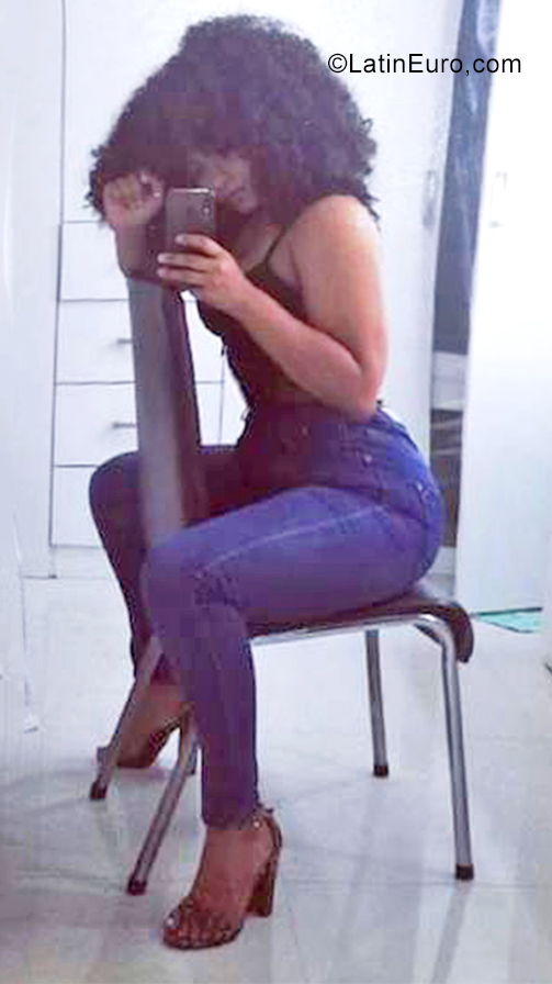 Date this young Ecuador girl Ashon from Esmeraldas EC711