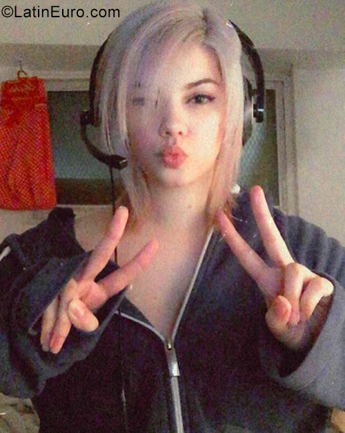 Date this pretty Argentina girl Fruity from Buenos Aires AR652