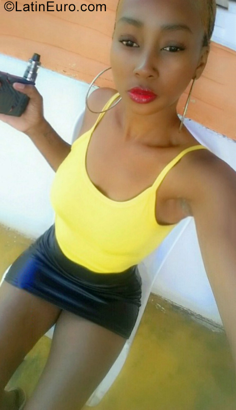 Date this stunning Dominican Republic girl Anyelina from Santo Domingo DO39274