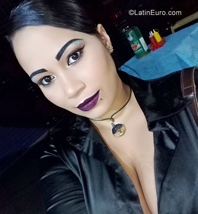 Date this sensual Brazil girl Angela from Curitba BR11313