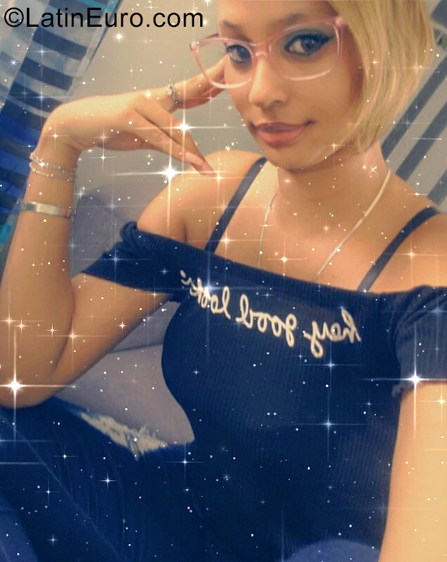 Date this gorgeous Dominican Republic girl Jenniffer from Santo Domingo DO39281