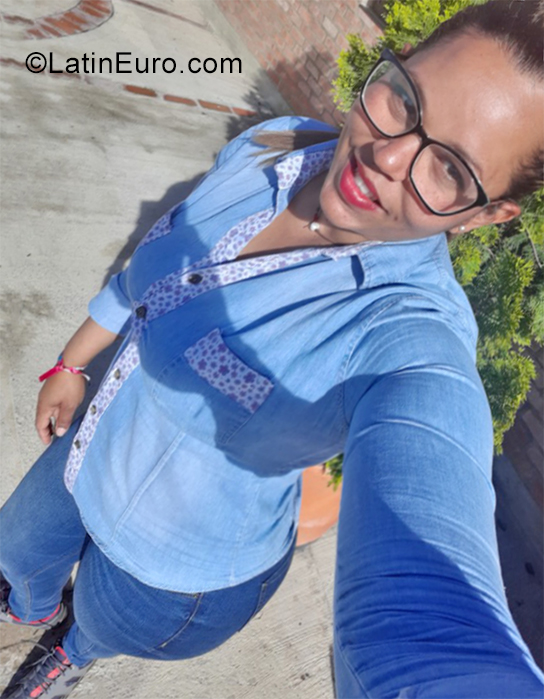 Date this funny Spain girl Zylmely from Madrid ES597