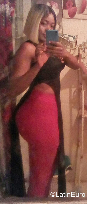 Date this voluptuous Jamaica girl Sue from Kingston JM2686