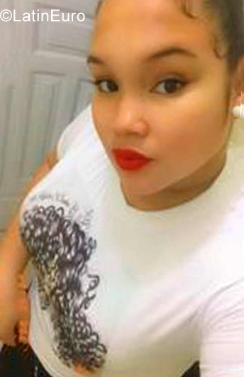 Date this attractive Dominican Republic girl Scarlet from Santo Domingo DO39315