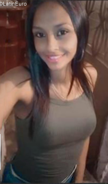 Date this attractive Venezuela girl Angely from Maracay VE3754