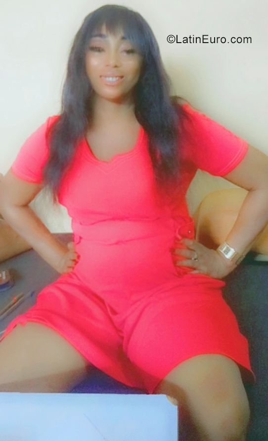 Date this georgeous Cote D'Ivoire girl Angyflo from Abidjan CI75