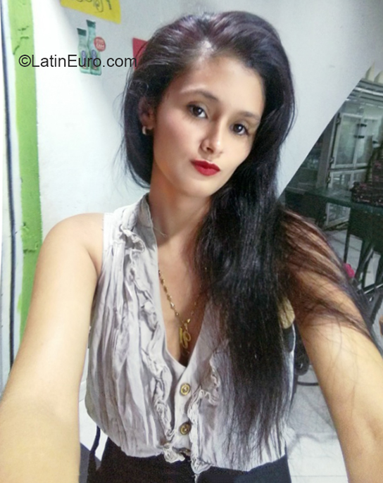 Date this happy Colombia girl Laura from Bogota CO29645