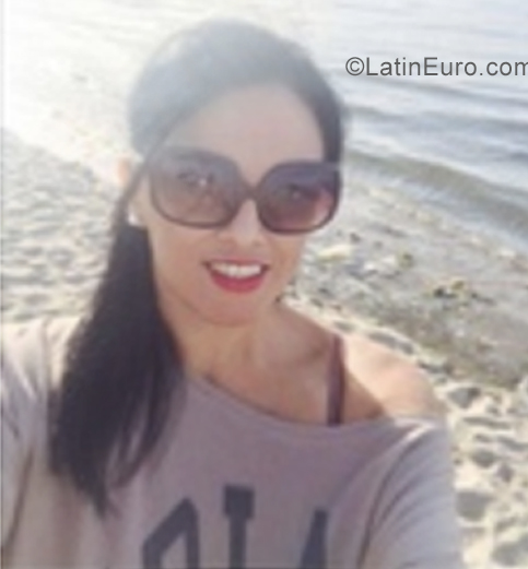 Date this beautiful Peru girl Rosa from Lima PE1818