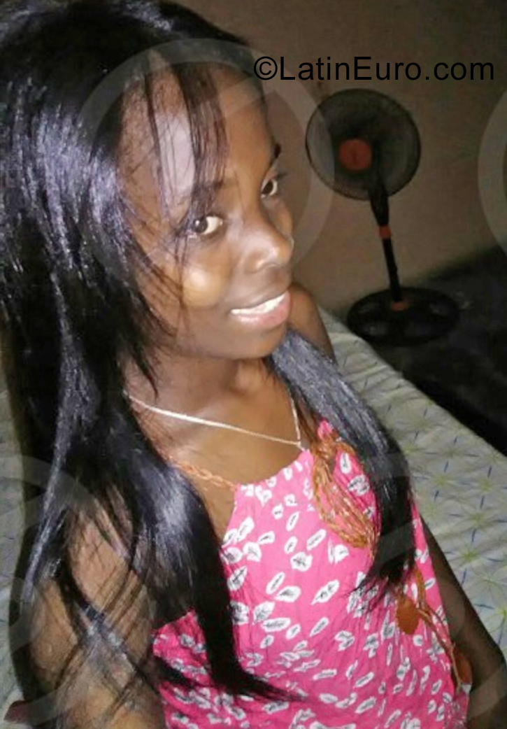 Date this charming Dominican Republic girl Pamela from Santo Domingo DO39491